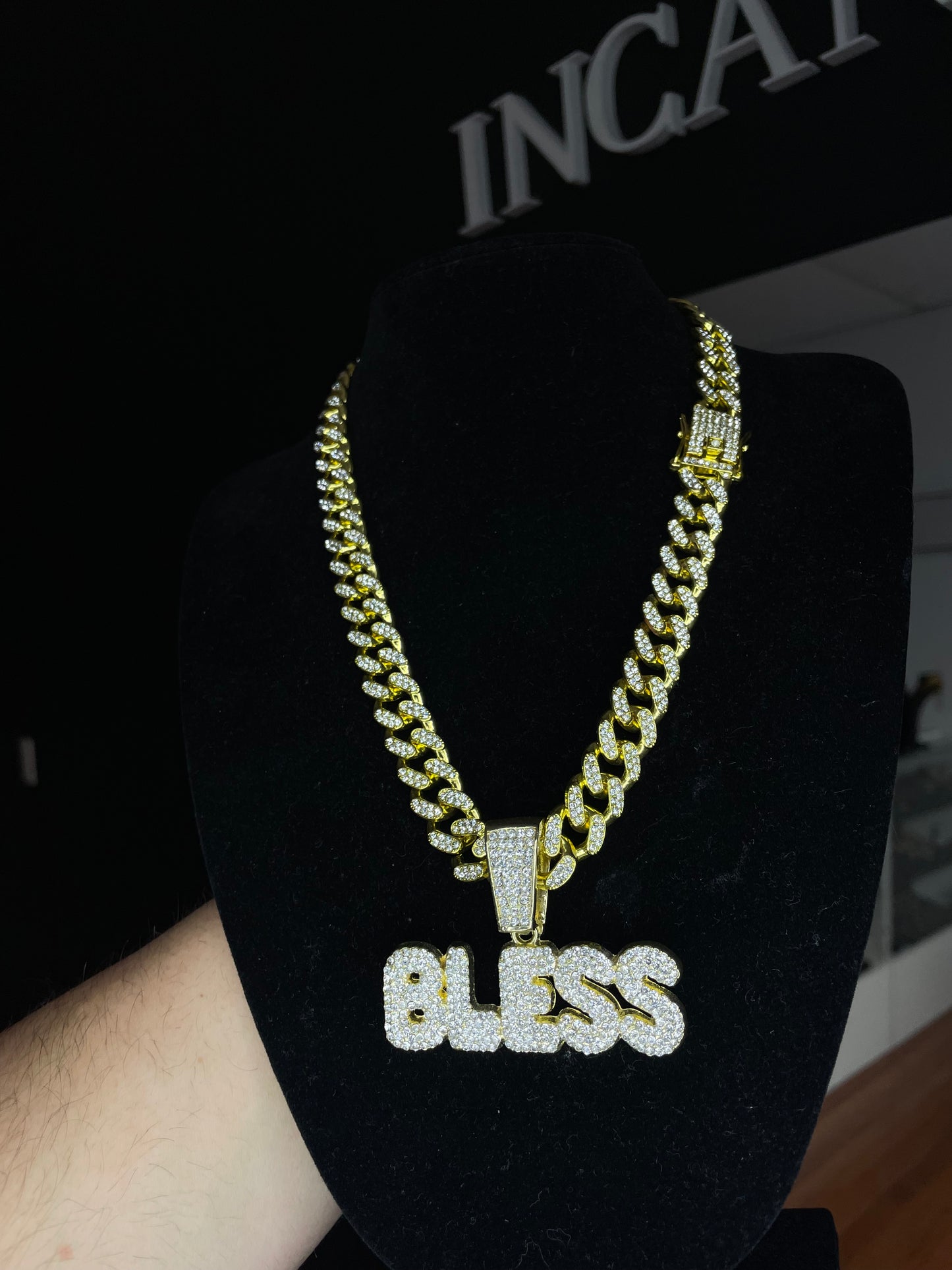 Cadena Cubana con Medalla