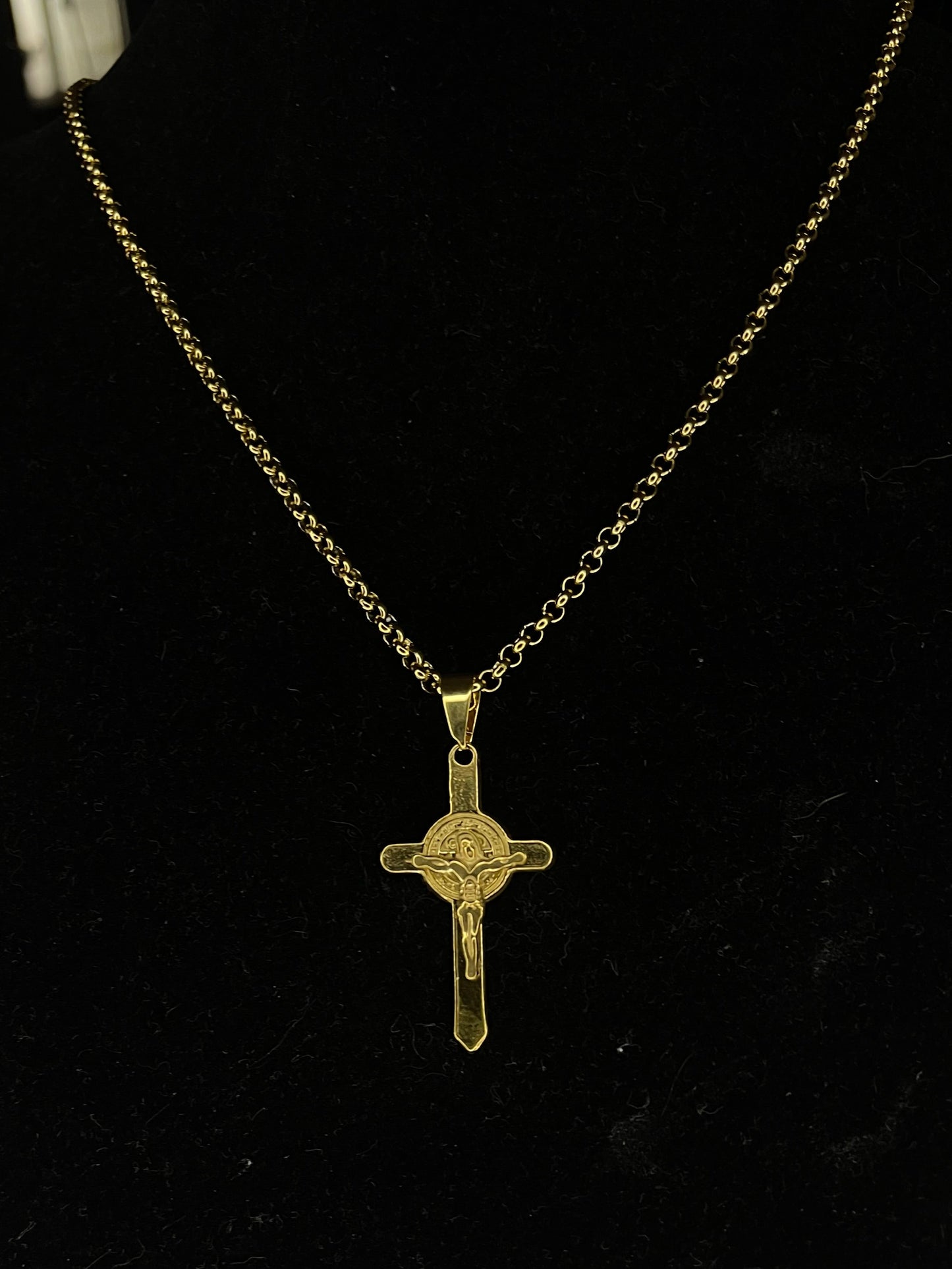 Cadena con dije Jesús Gold