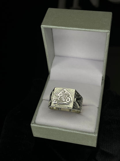Anillo Sello Plata 925 mesa Personalizada y Apliques laterales