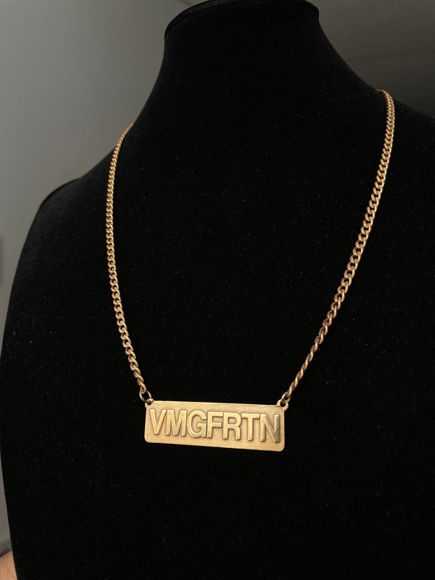 Cadena Con nombre XL y Fondo macizo Plata 925 enchapada en Oro 18K