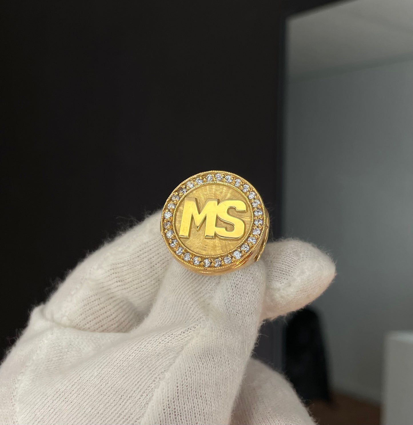 Anillo XL Iniciales y marco Full Ice