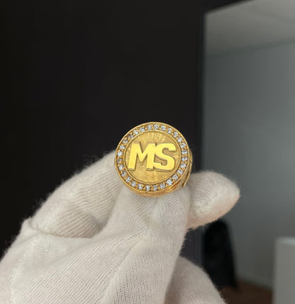 Anillo XL Iniciales y marco Full Ice