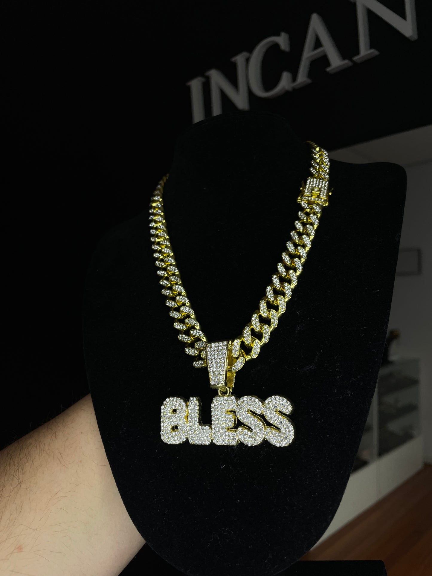 Cadena Cubana con Medalla