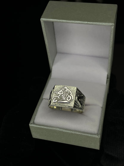 Anillo Sello Plata 925 mesa Personalizada y Apliques laterales