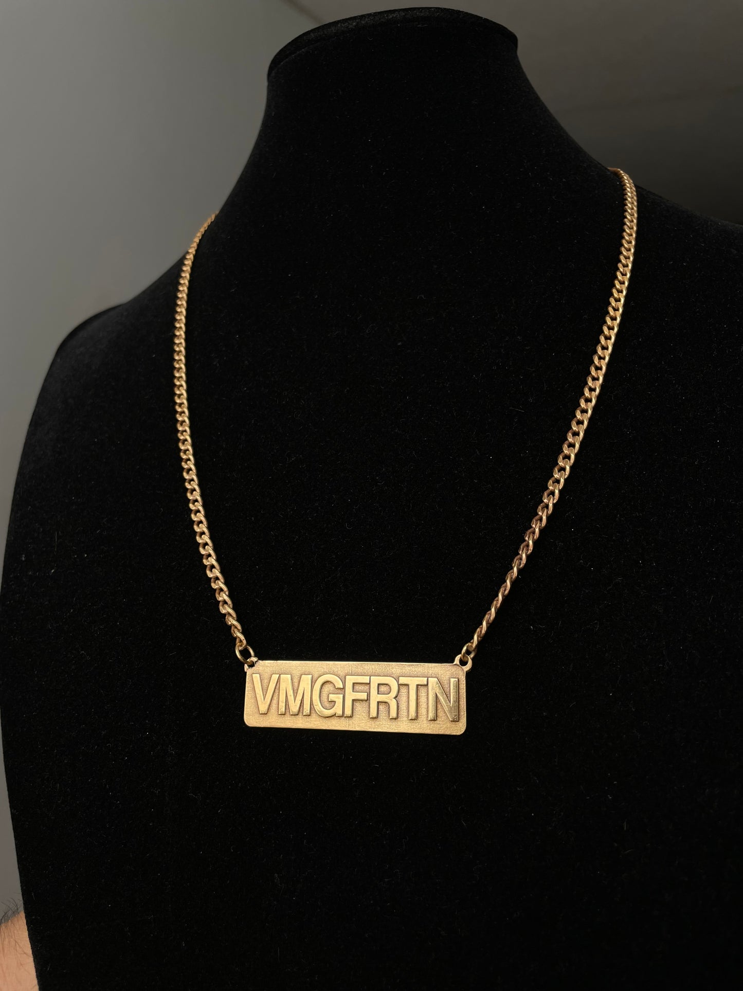 Cadena Con nombre XL y Fondo macizo Plata 925 enchapada en Oro 18K