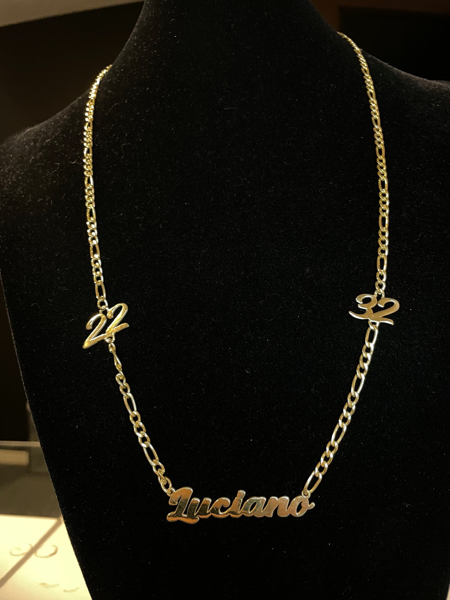 Cadena Nombre y Apliques en Plata Bañada en Oro 18K