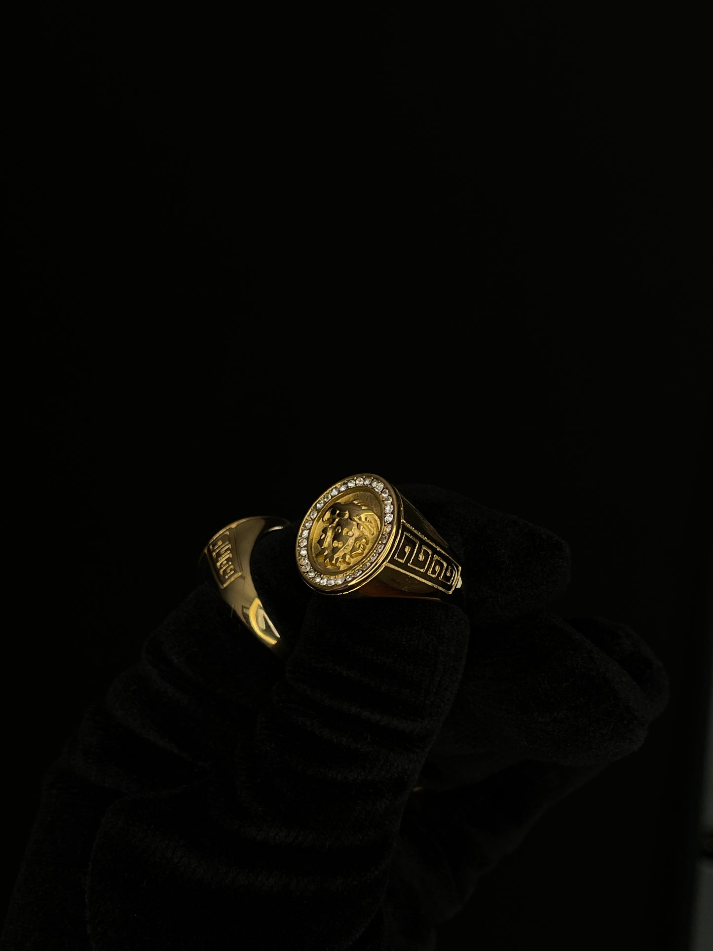 Anillo Versace Gold