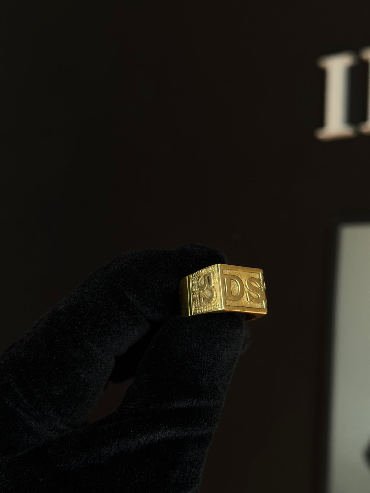 Anillo SELLO COMPLETO EN PLATA ENCHAPADO EN 18K