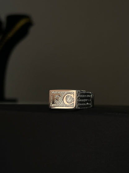 Anillo Sello Dama en Plata 925 con Iniciales y Marco en Oro