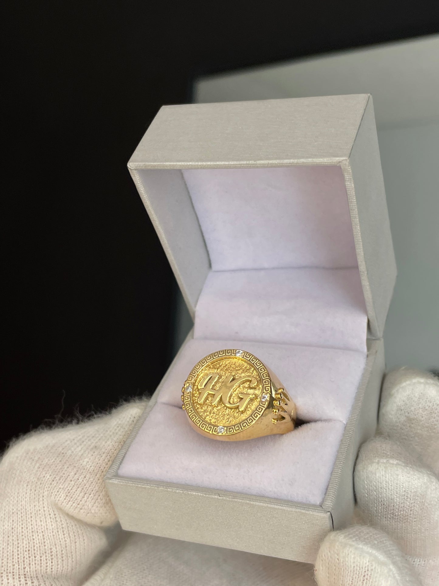 Anillo Sello Personalizado Guarda Griega y piedras Plata 925 enchapada en Oro 18K