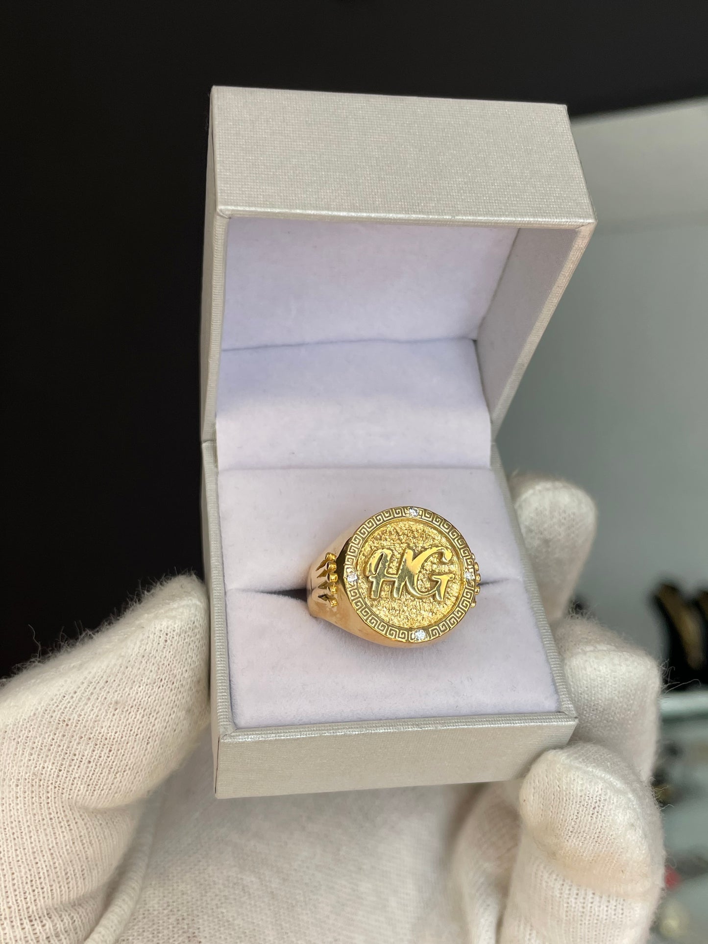 Anillo Sello Personalizado Guarda Griega y piedras Plata 925 enchapada en Oro 18K