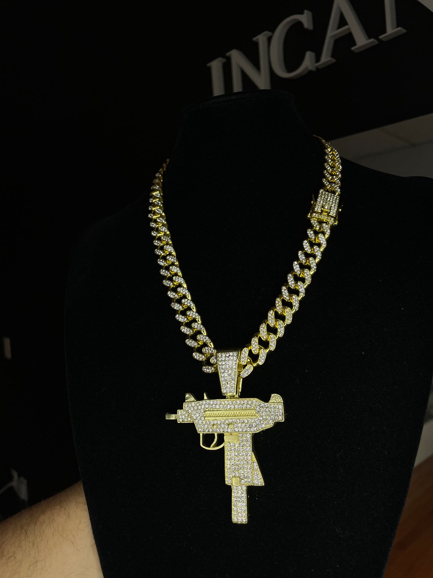 Cadena Cubana con Medalla metralleta