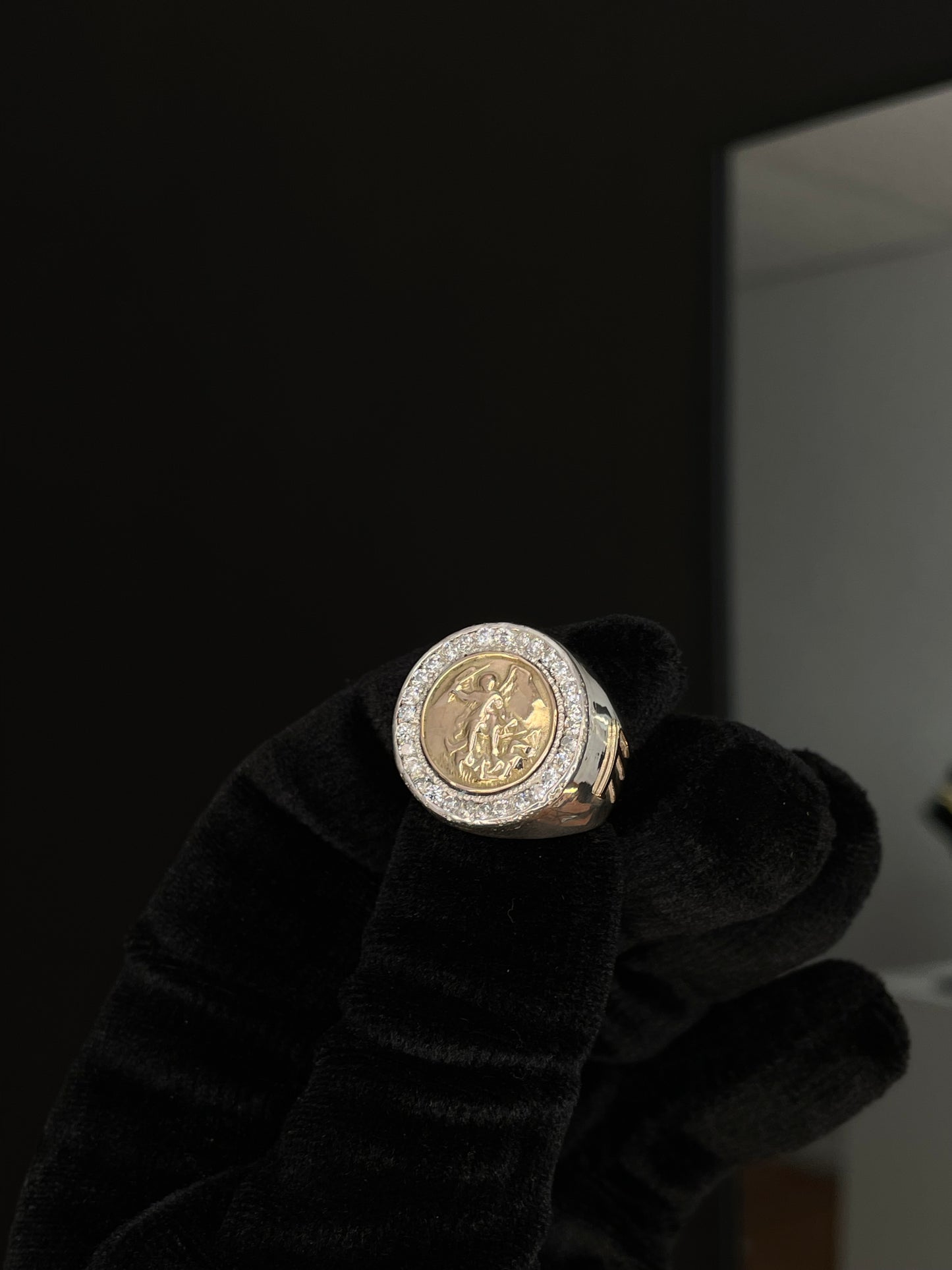 Anillo San Miguel en Plata maciza con Mesa Y Apliques en Oro macizo