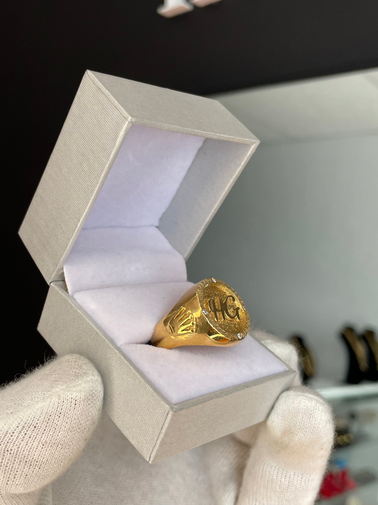 Anillo Sello Personalizado Guarda Griega y piedras Plata 925 enchapada en Oro 18K