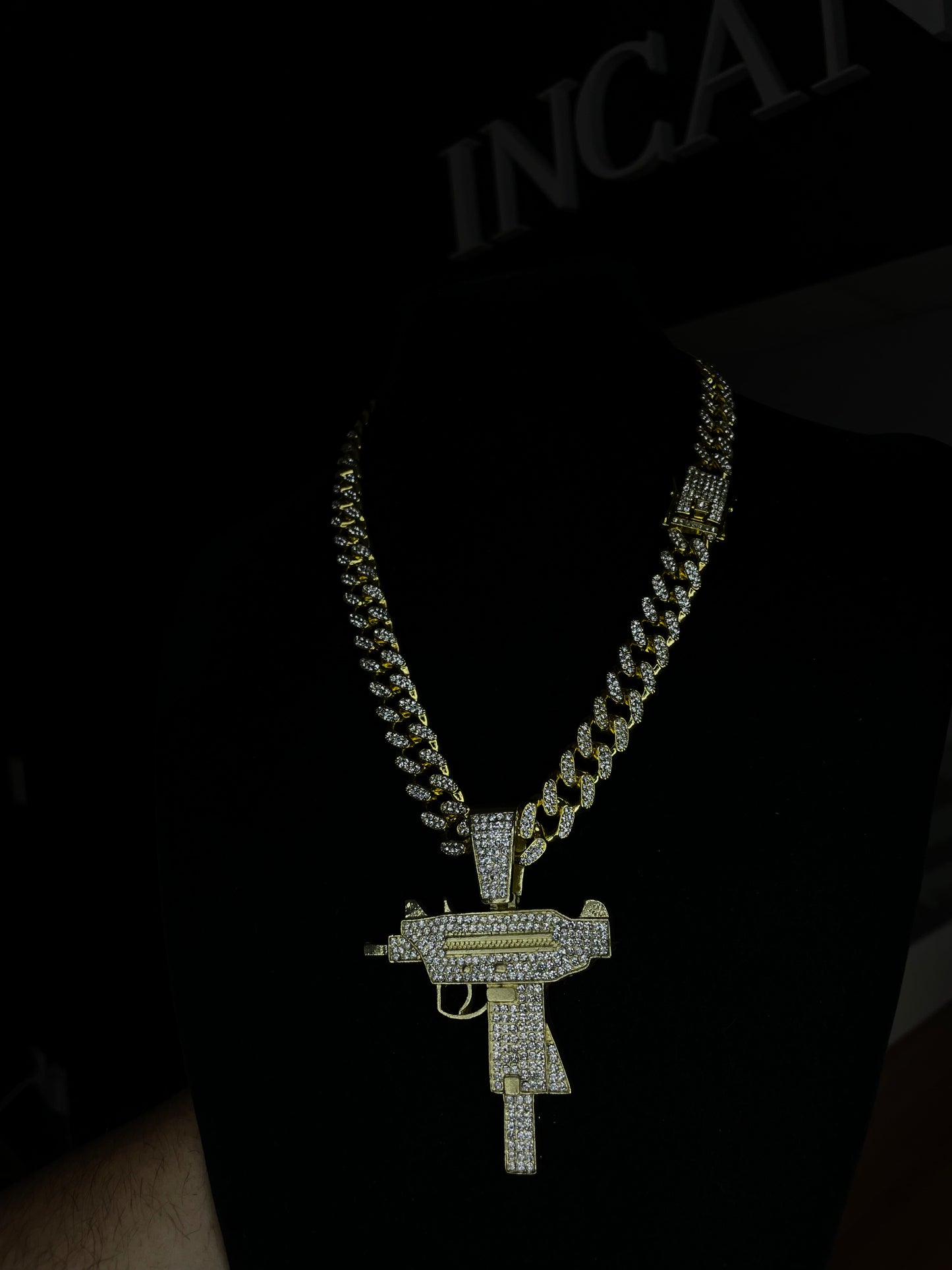 Cadena Cubana con Medalla metralleta