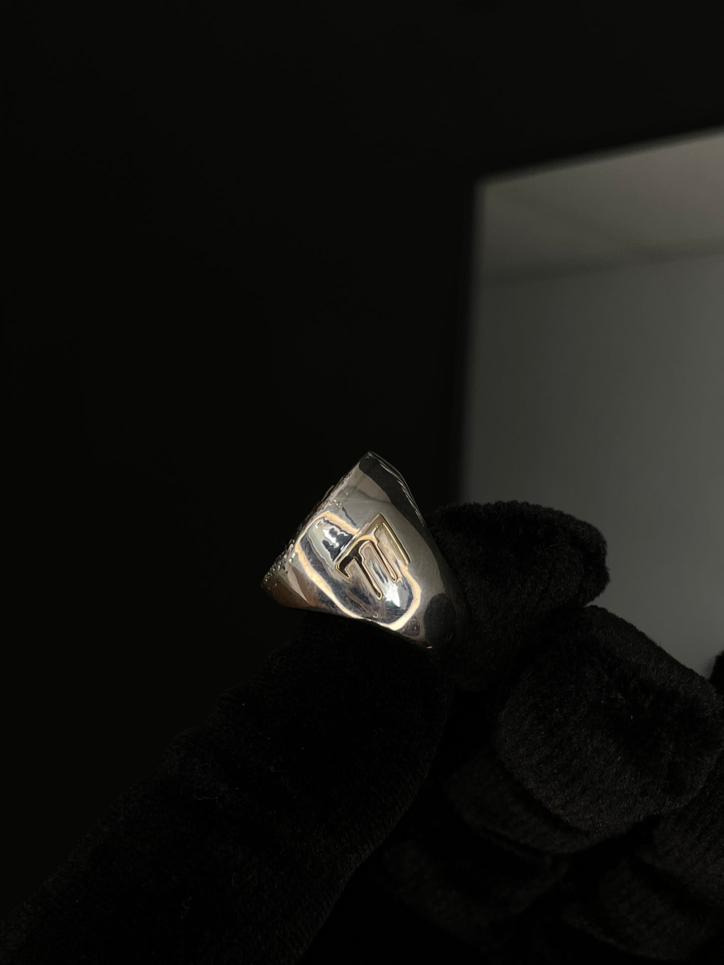 Anillo San Miguel en Plata maciza con Mesa Y Apliques en Oro macizo