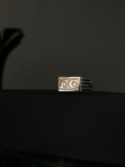 Anillo Sello Dama en Plata 925 con Iniciales y Marco en Oro