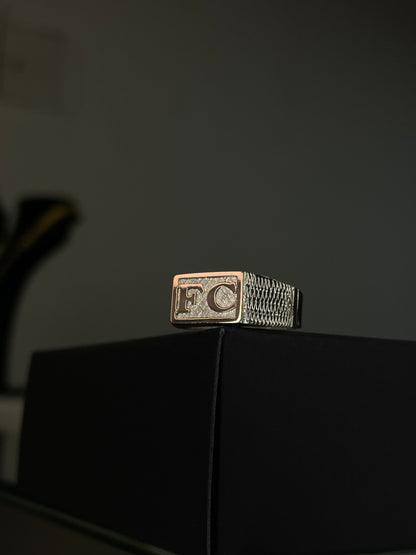 Anillo Sello Dama en Plata 925 con Iniciales y Marco en Oro