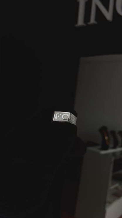Anillo Sello Dama en Plata 925 con Iniciales y Marco en Oro